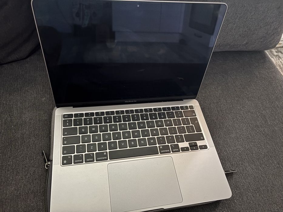 MacBook Air M1 (2020)