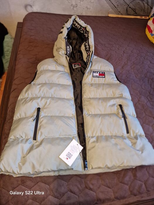 Vesta Tommy Hilfiger marine xxl 90-100 kg noua cu eticheta