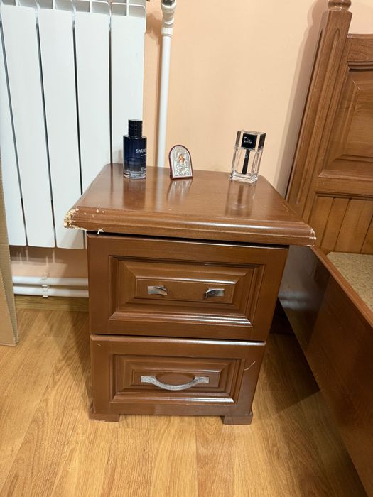 Mobilă dormitor din lemn masiv