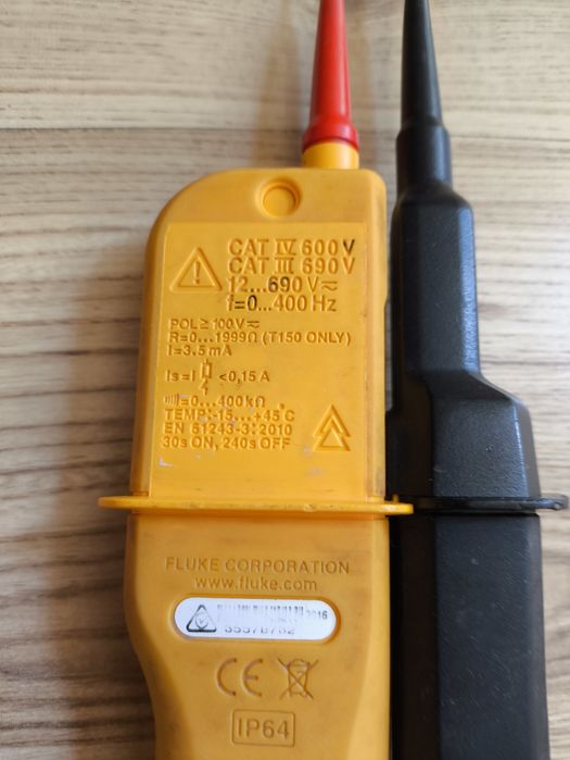 Fluke Т150 двуполюсен тестер за напрежение и проводимост с LCD дисплей