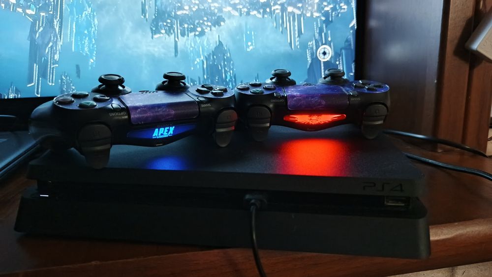 Ps4 slim 1 tb. Меганабор + 2 геймпада + диски