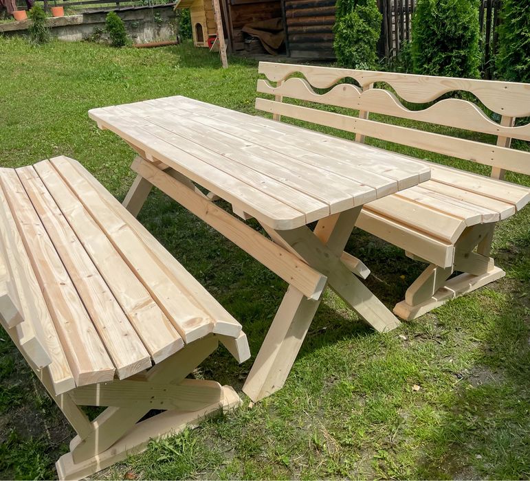 Vând set masă cu bănci