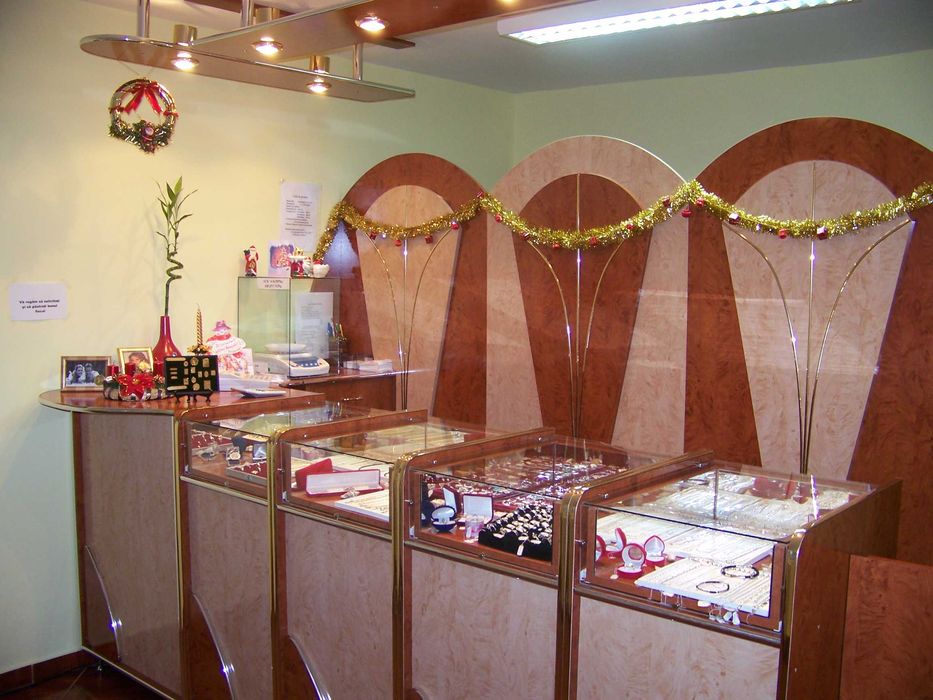 Mobilier comercial,pentru bijuterie,Amanet,Mercerie,Farmacie etc.