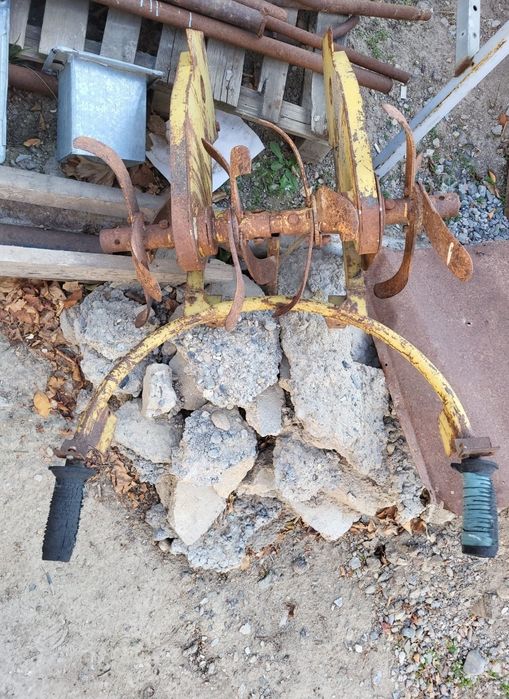 Продам культиватор на запчасти.