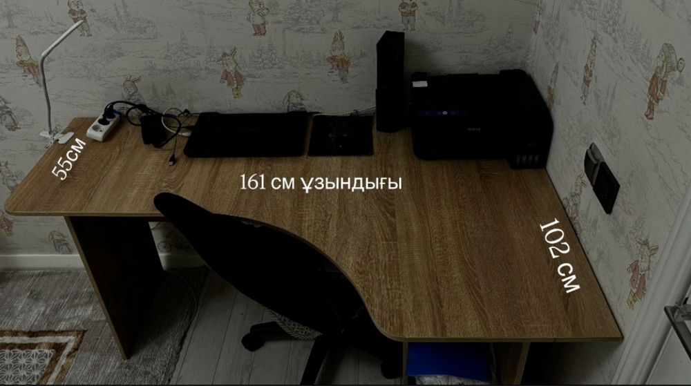 Оқу үстелі немесе компьтер үстелі сатылады.