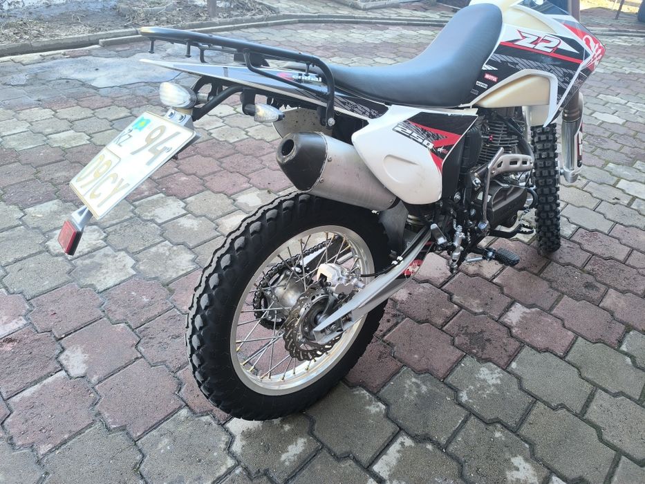 Мотоцикл эндуро 250.
