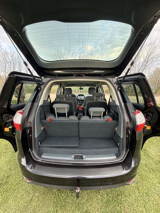 Vând FORD GRAND C-MAX 1.6 D  –Economica, manuală,6+1 trepte  7 locuri foarte  economa, ieftin de inttetinut A.C perfect functional