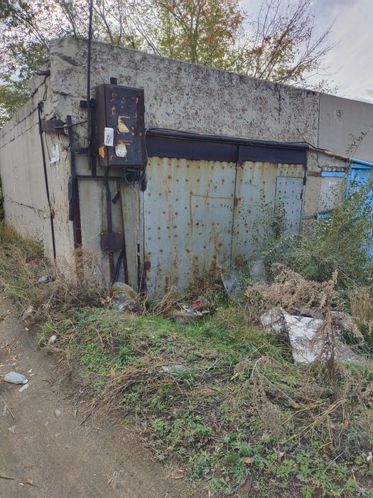 Гараж в районе Депо из плит.