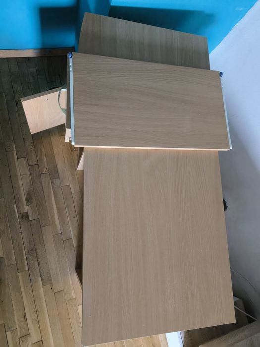 Бюро с поставка за клавиатура