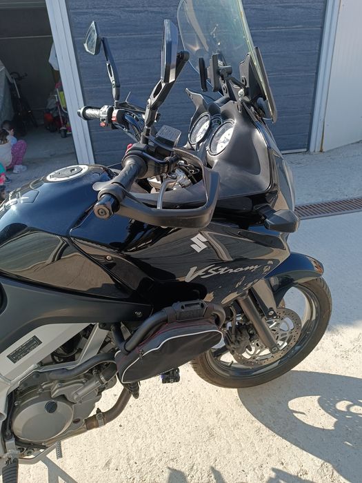 Vând Suzuki V-Storm DL 650+ Cadou