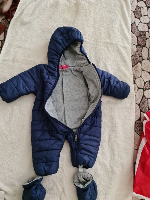 Продам детские комбезы