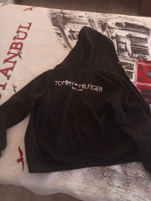 Tommy Hilfiger толстовка НЕ НОШЕННАЯ Новая оригинал