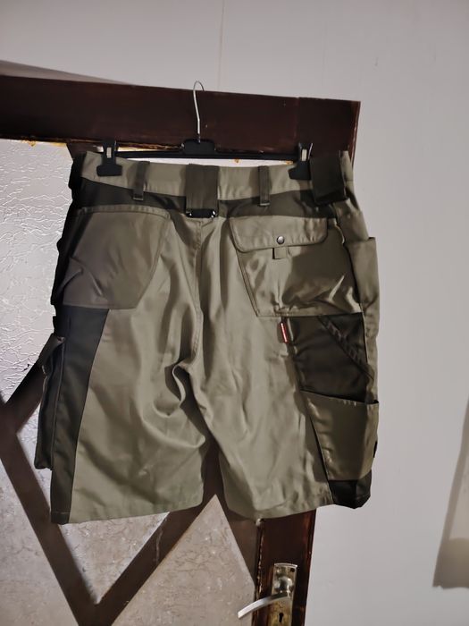 Vînd pantaloni scurți bărbați protecție muncii mărimi M ,L XL 2 Xl  pret 100-150lei