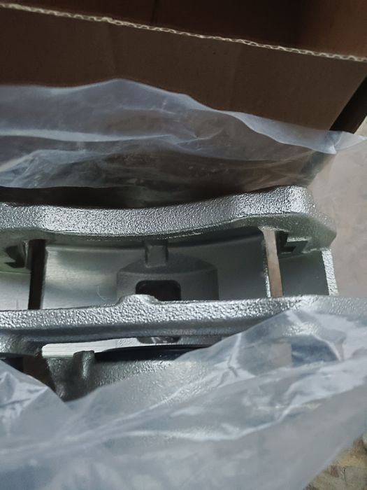 Суппорт правого колеса