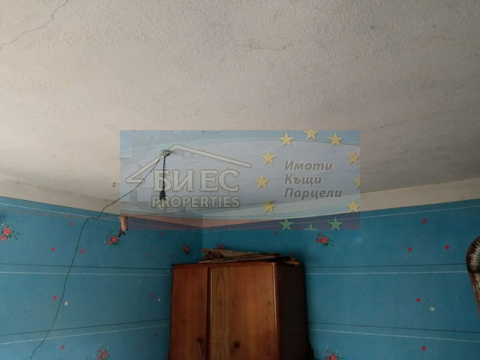2 къщи с двор 457 м2 в с. Лопян