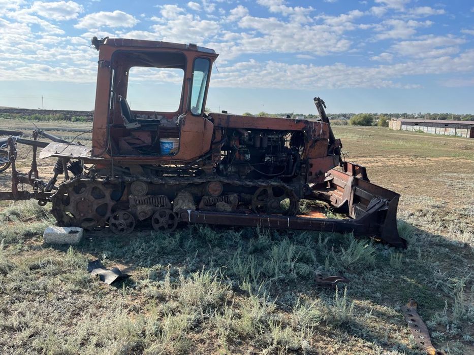 Продам  гусеничный трактор