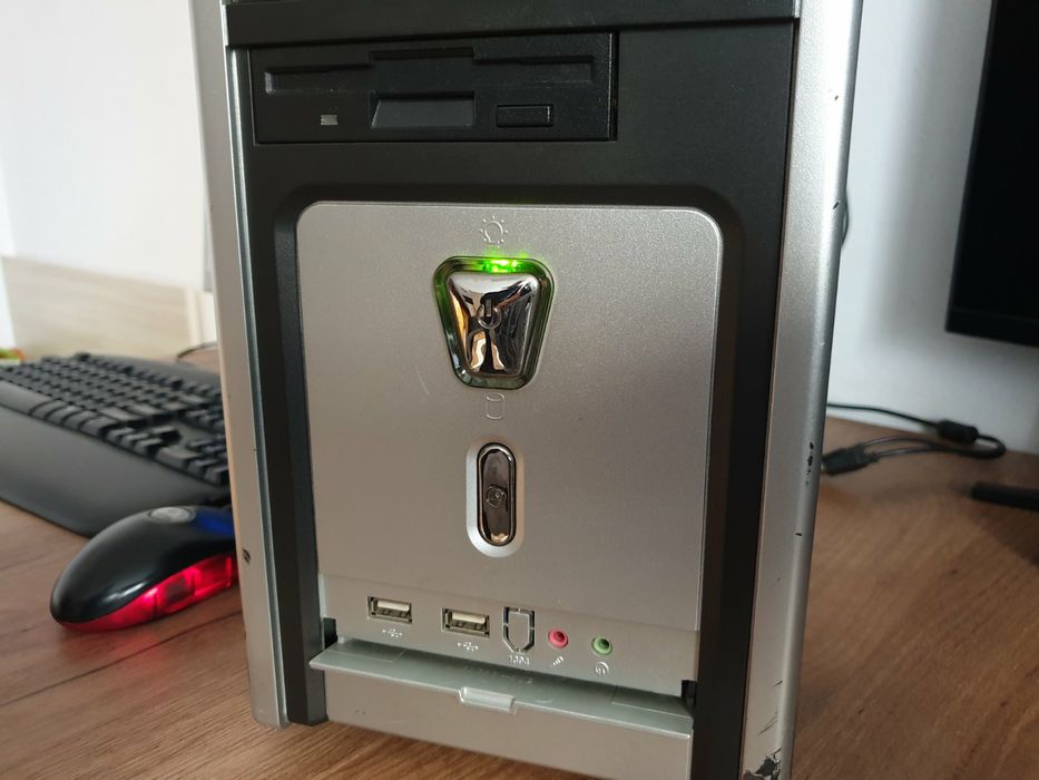 настолен компютър