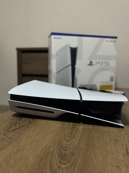 Конзола PlayStation 5 (1 TB) + 6 ИГРИ