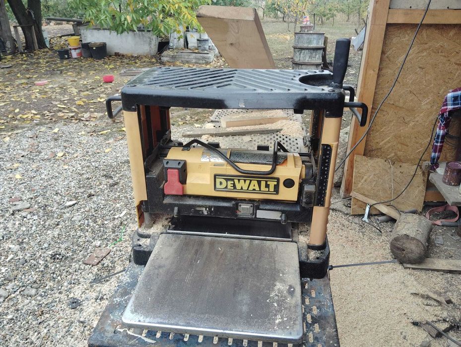 Mașina de rindeluit și degrosat Dewalt