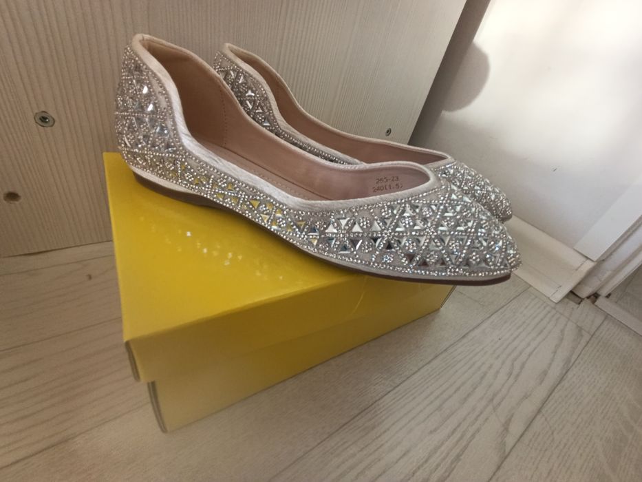 әр түрлі шаш,киімдер