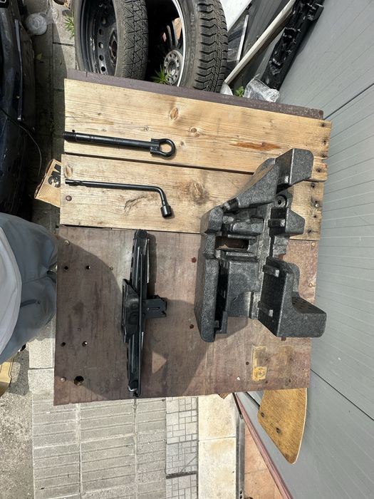 Nissan оригинален крик