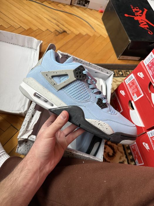 Jordan 4 University Blue marimea 45