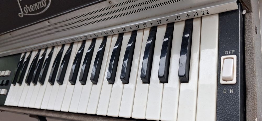 Orga vintige Lorenzo fabricație 1950- 1960