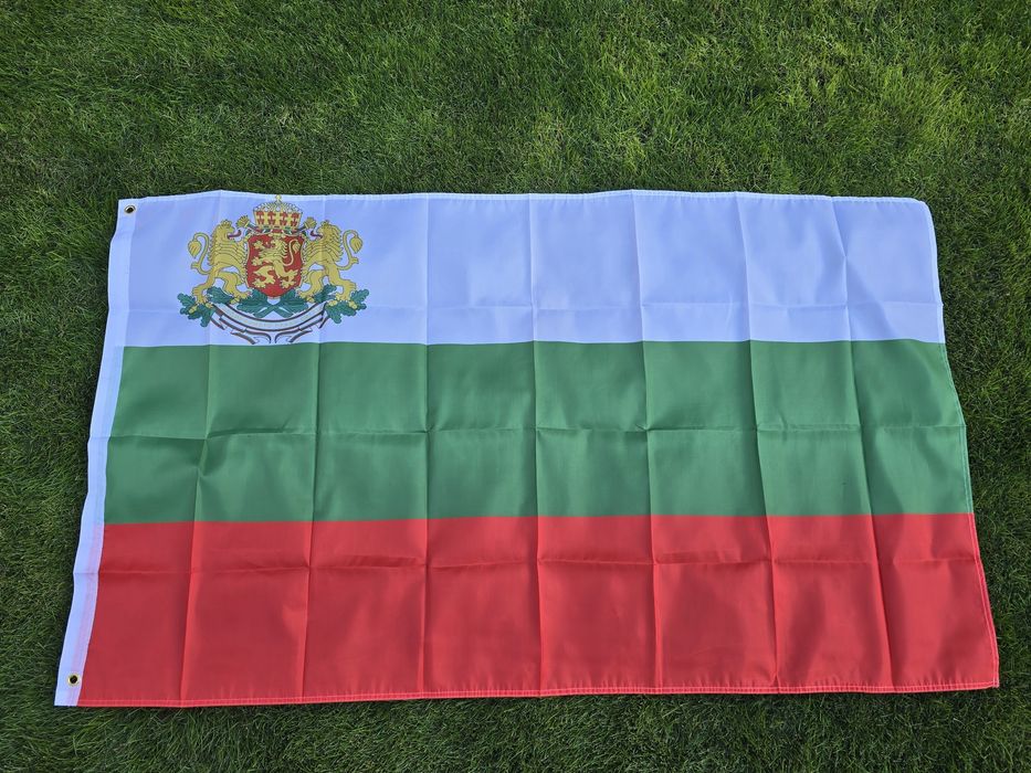 Голямо знаме на България с наспис (СВОБОДА ИЛИ СМ*РТ)