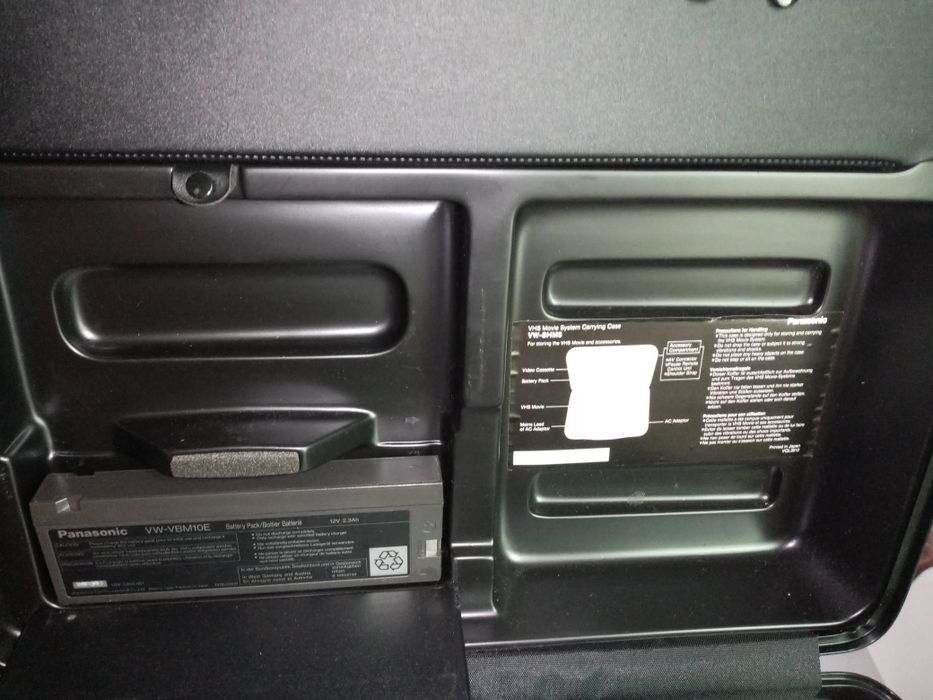 PANASONIC NV-M7EG VHS проф.камера пълен комплект с оригинален куфар
