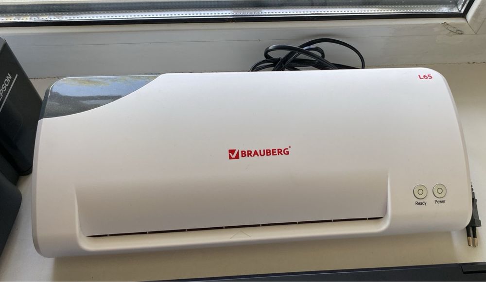 Ноутбук, принтер и ламинатор