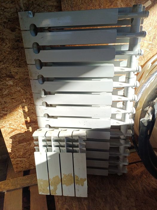 Продам 2 батареи (секция 2000)