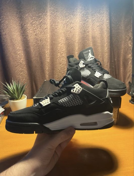 Jordan 4 White Thunder