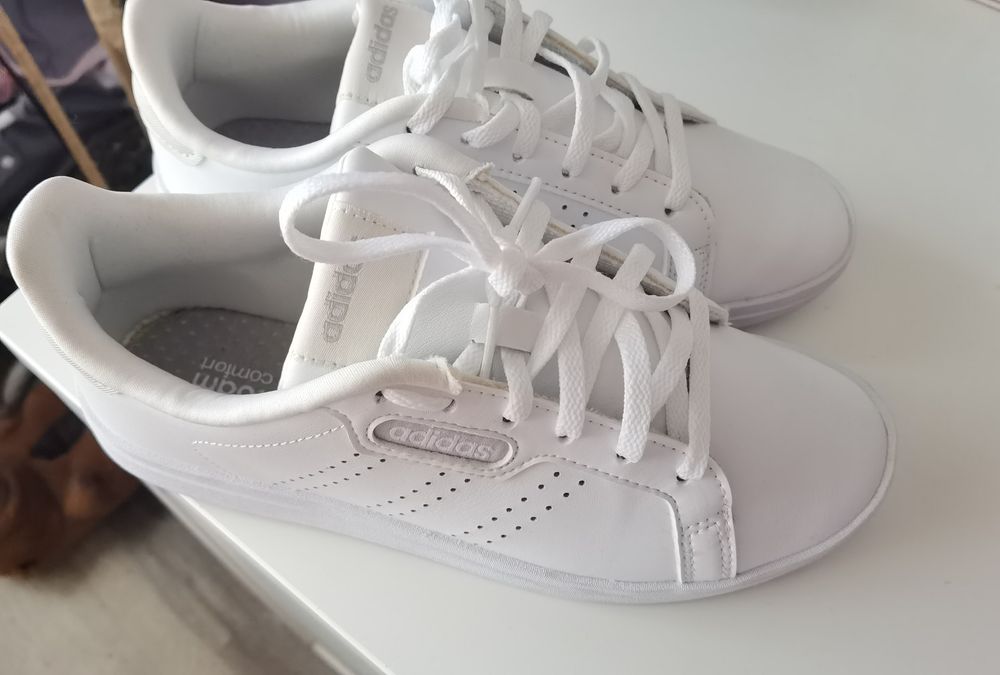 Vând Adidas  nr  36 2/3