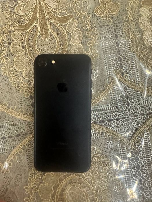 Iphone 7 в хорошем состояние