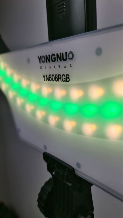 Lampă circulară LED Yongnuo YN608 RGB / Ring Light profesional și Baghetă LED RGB