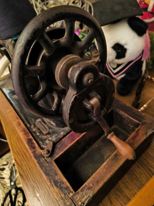 Две швейные машинки ручные "Подольск"