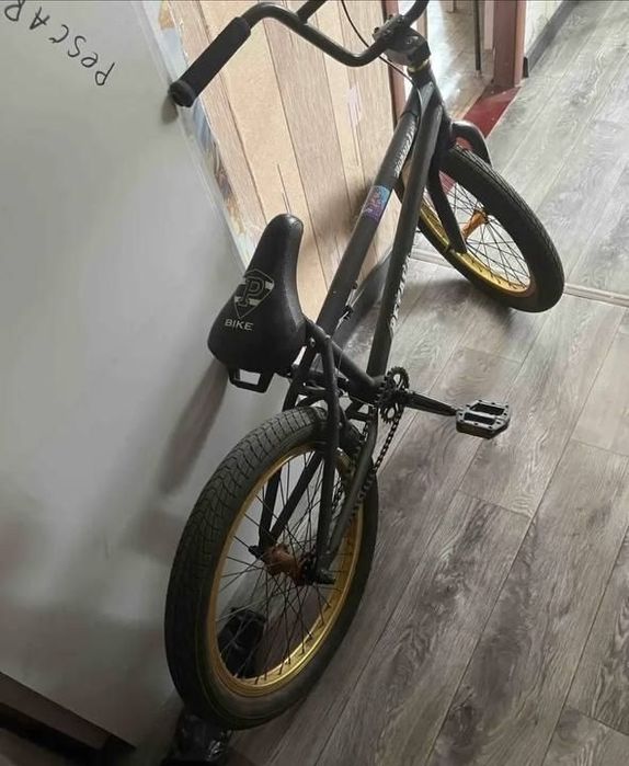 Велосипед BMX в нормальном
СОСТОЯНИИ