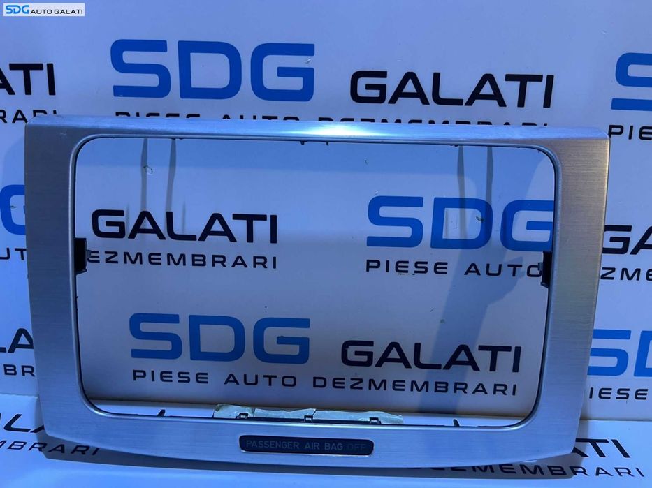 Rama Grila Ornament Trim Navigatie Radio CD Player Volkswagen Passat CC 2009 - 2012 Cod 3C0858069AG