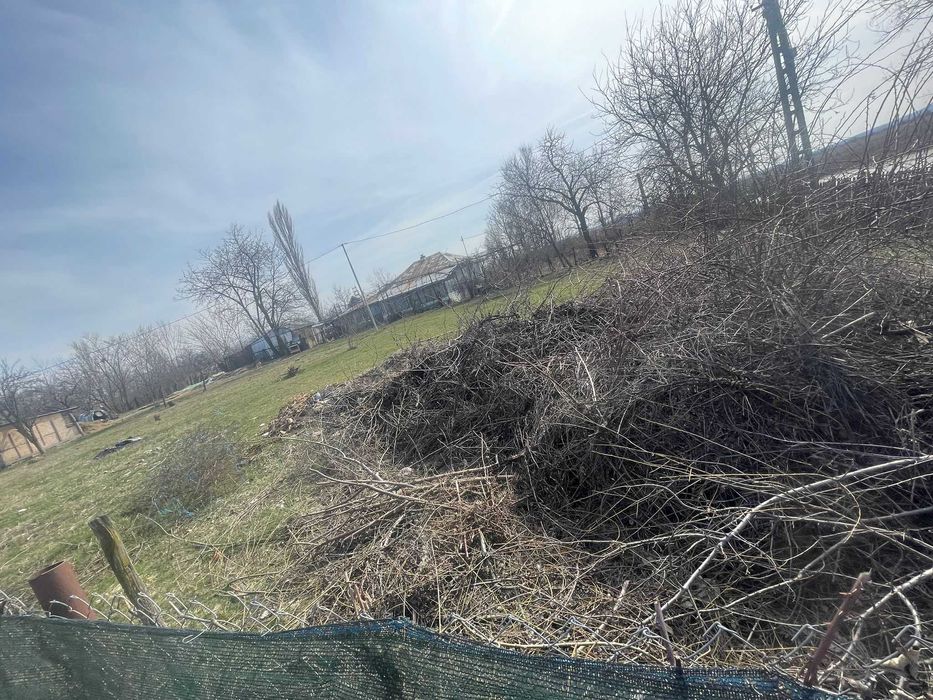 Casa de vanzare plus teren pret negociabil