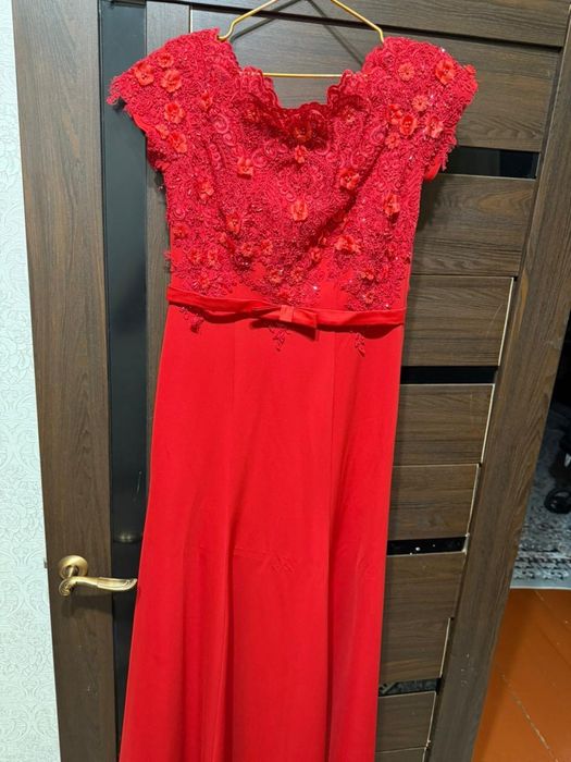 Платья со стразами