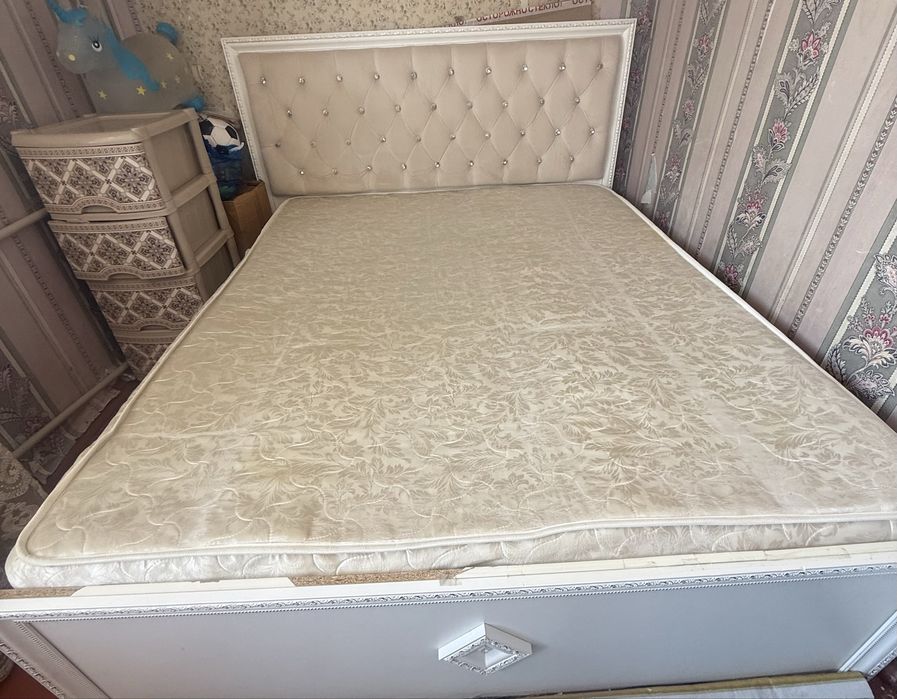 Спальный гарнитур только спальней