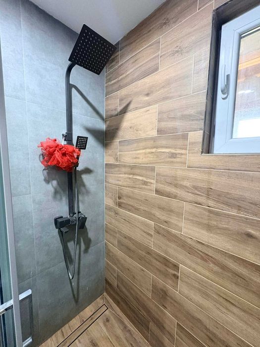 Продавам тристаен тухлен апартамент в кв. Калето, с гараж