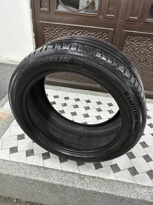 Michelin Latitude Sport 3. Две задние шины.