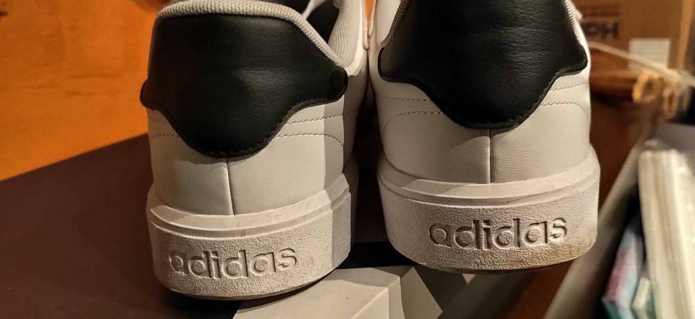 Кецове adidas носени двапати