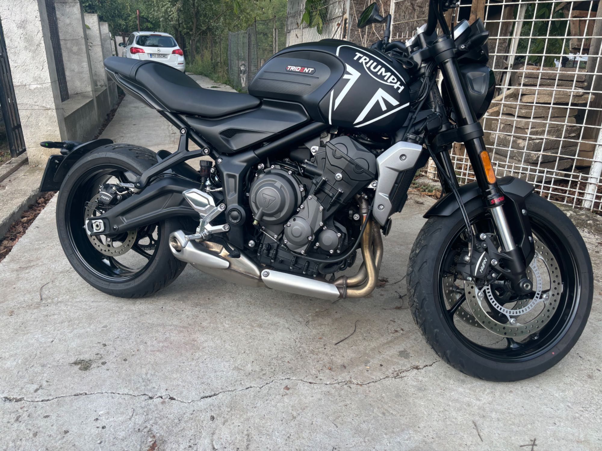 Triumph trident pret sales