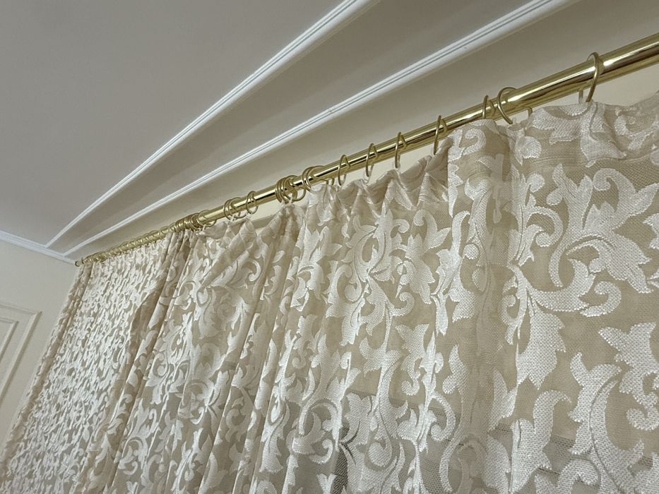 Карниз цвет золото