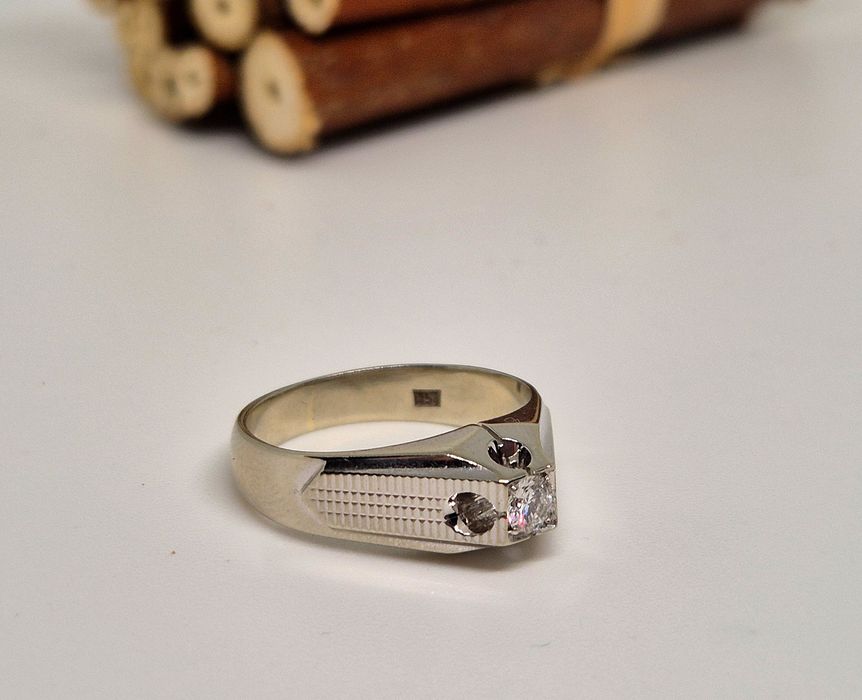 Inel din aur de 18K si diamante natural