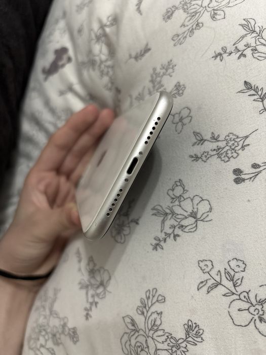 iphone 11, б/у с коробкой, 70% акб, 64гб