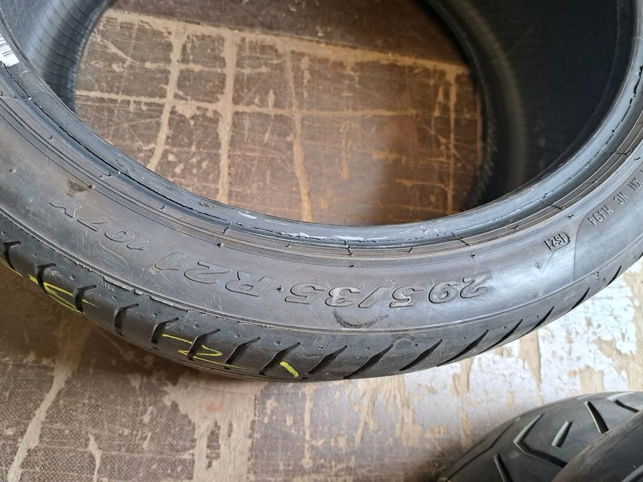 O anvelopa 295/35 R21 Pirelli