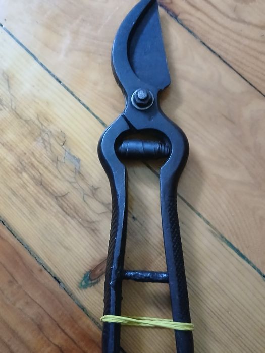 Стари ретро лозарски ножици